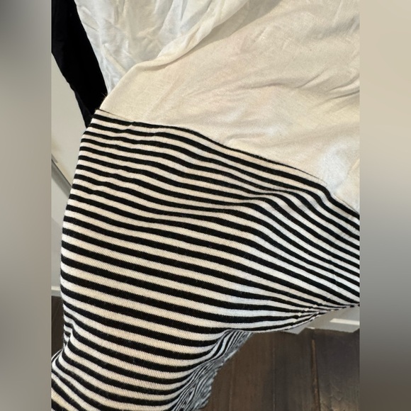 Color Block Tee - Picture 2 of 4